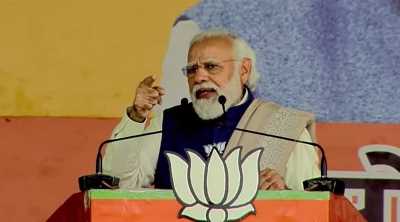 यूपी का चुनावी घमासान : मोदी ने सपा पर साधा निशाना, बोले- पहले की सरकारें सिर्फ परिवार के बारे में सोचती थीं